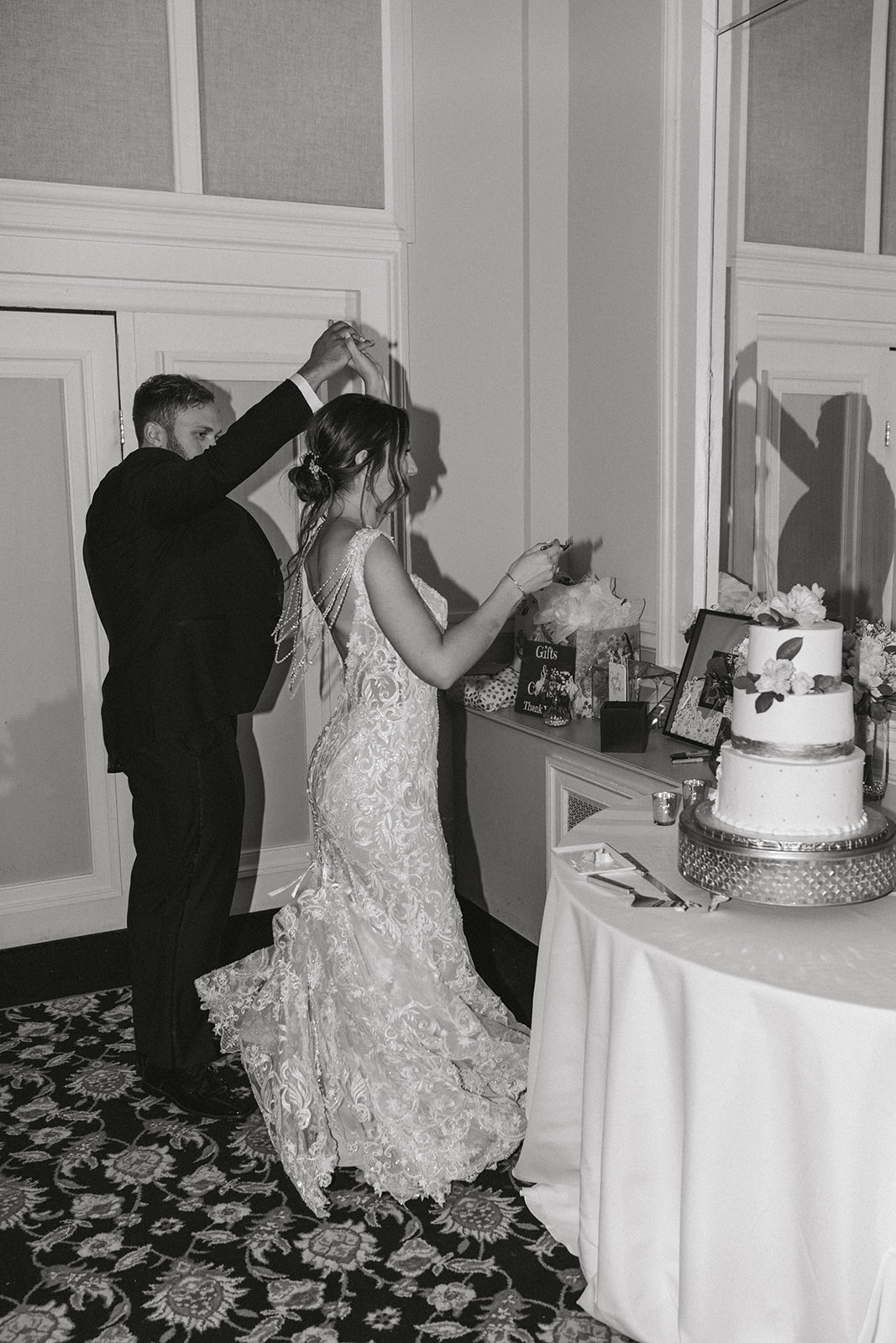 bride and groom cutting cake at hotel bethlehem