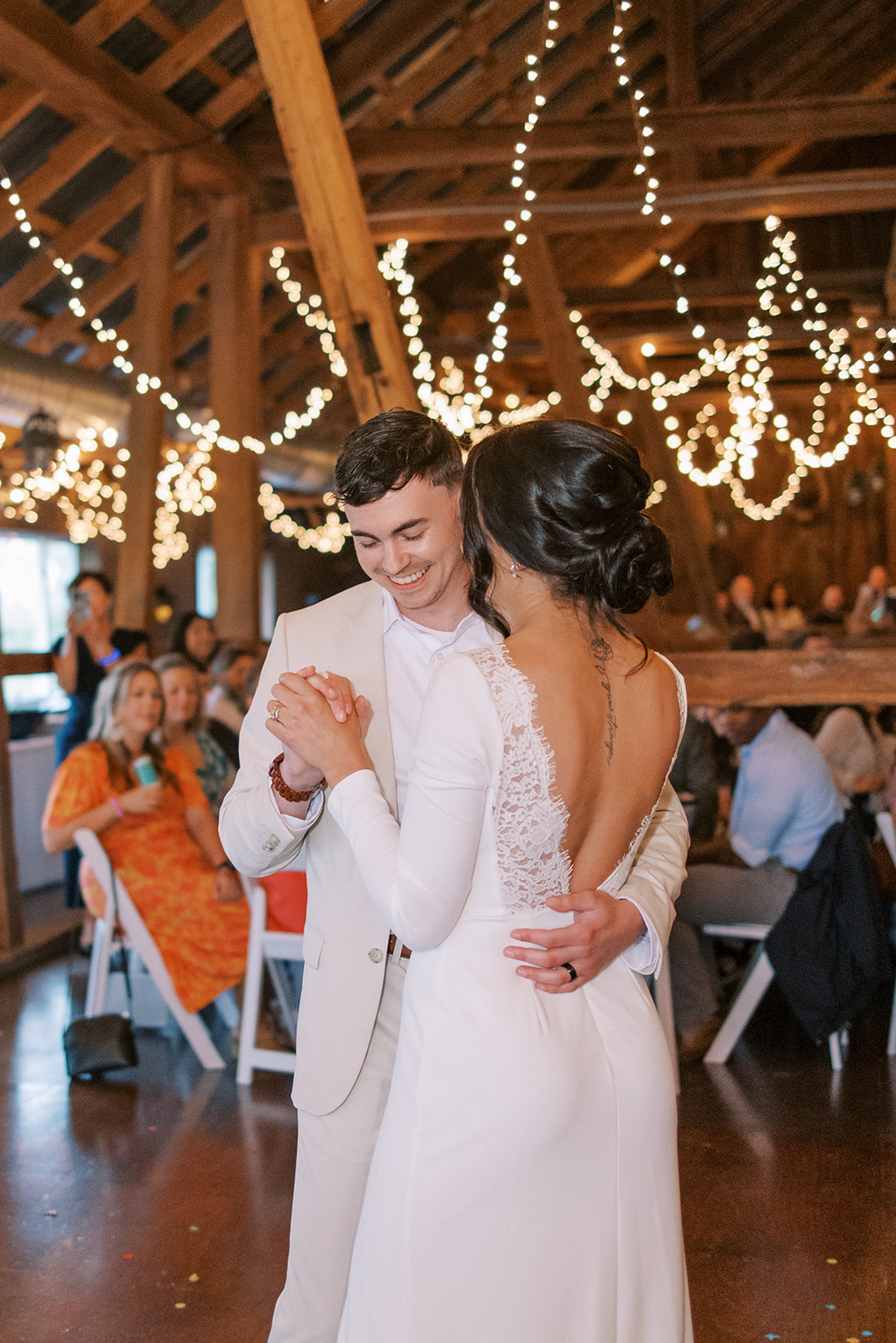 first dance at wind in the willows wedding venue